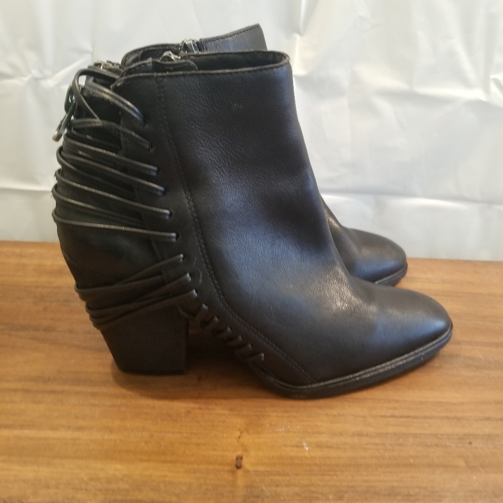 Dolce Vita womens 10 black leather heeled booties